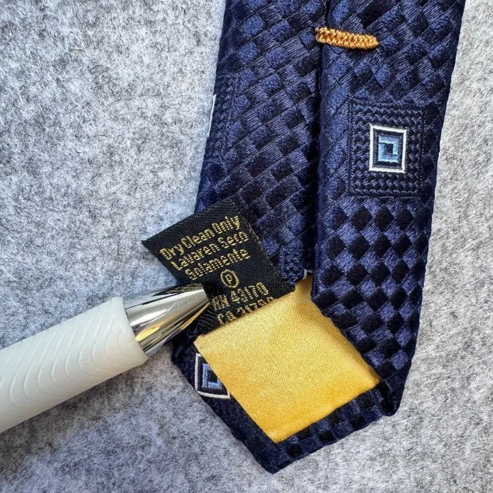 Donald Trump Signature Collection 100% Silk Navy Blue Geometric Neck Tie 60x4